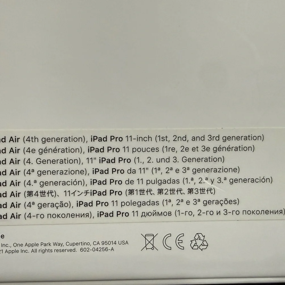 Apple iPad Pro 11 (Model A2261) Magic Keyboard Folio in White - Picture 7 of 7